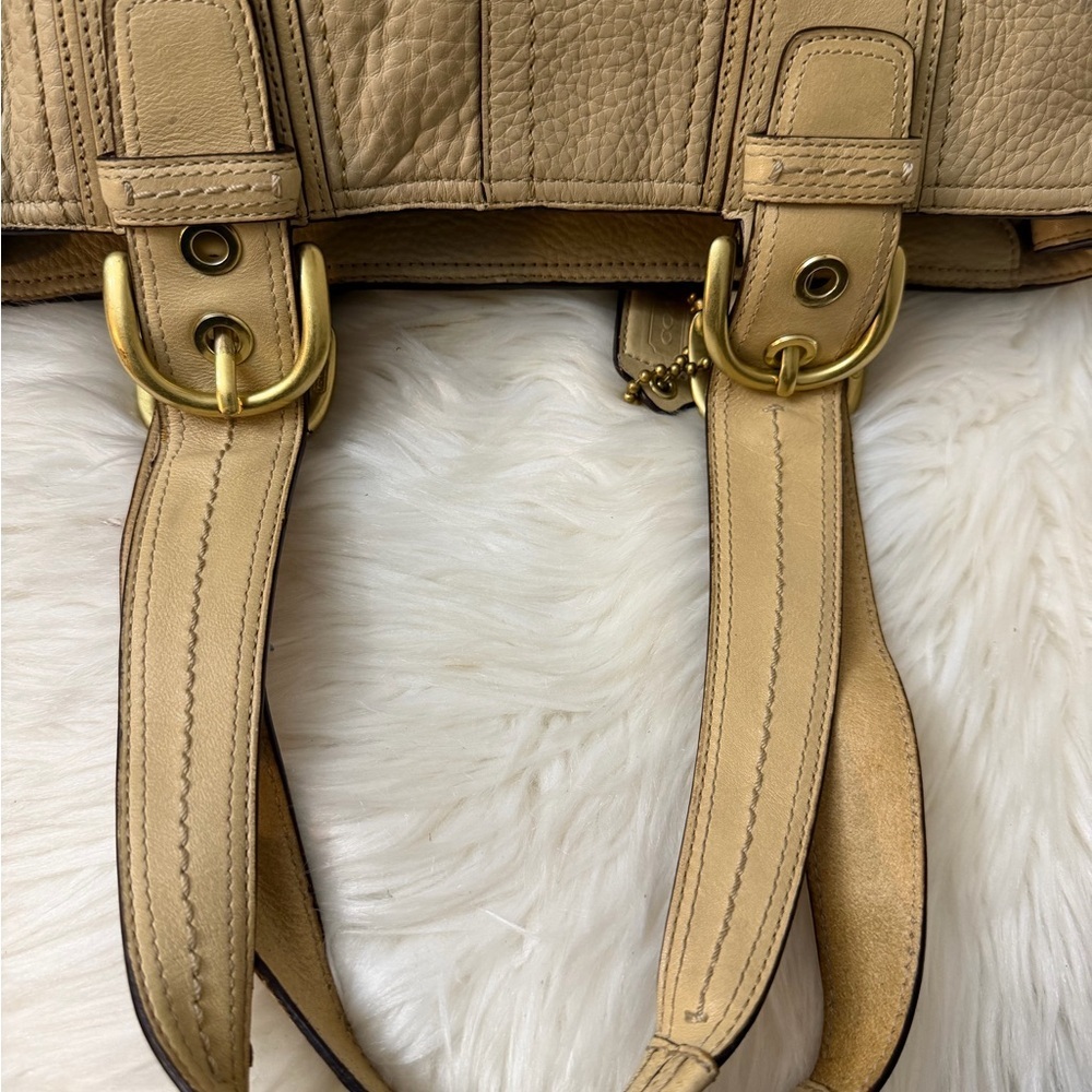 Coach Cream Leather Shoulder Bag - Picture 12 of 14